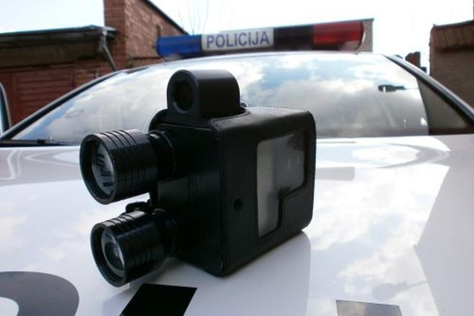 Tyrimas: vairuotojai pamatę policininką „kerta ant stabdžių“ 