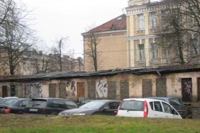 Vilniuje įpusėjo pavojingų pastatų tvarkymo darbai