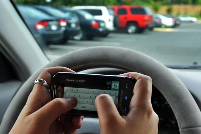 Nuo kovo 1 d.: kalbi mobiliuoju ir veži keleivį - prarasi teises