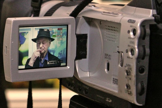 Jubiliejų sutinkančiam J. Mekui vis dar rūpi griauti sienas ir tvoras