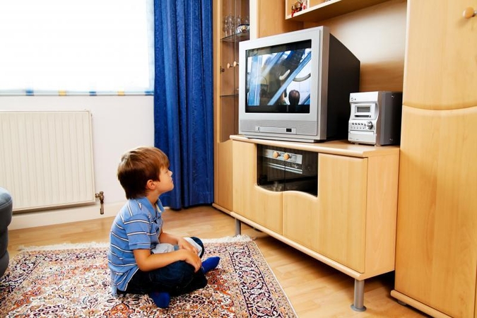 Tyrimas: lietuviai prie TV praleidžia vis daugiau laiko