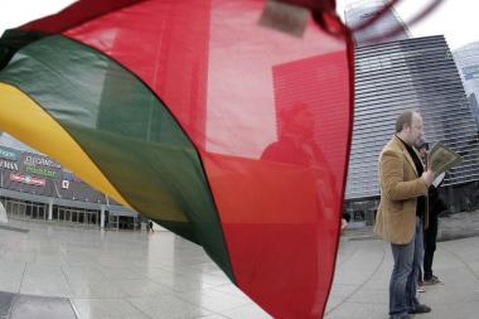Vilniuje vėl protestuota prieš karo veteranų eitynes (papildyta)