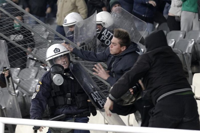 Karas tarp „Panathinaikos“ ir „Olympiacos“ fanų (yra žuvusiųjų)