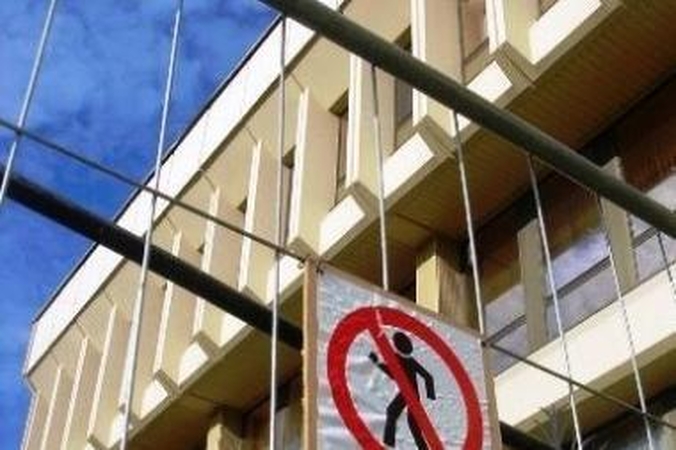 Apribojimai žurnalistų darbui Seime lieka galioti