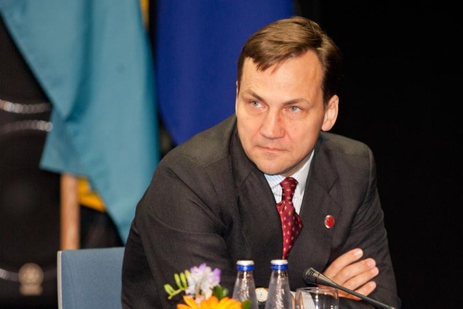 R.Sikorskis į Vilnių atvyks tik kelioms valandoms