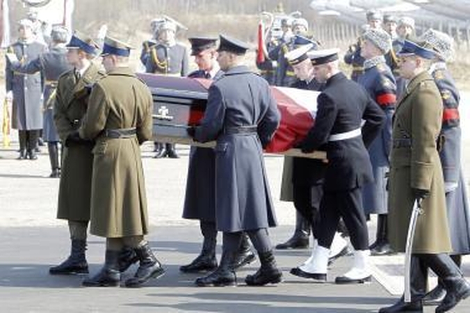 Lenkijos vadovo palaikai pargabenti į Varšuvą