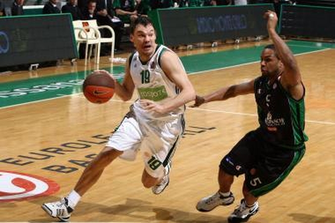 L.Kleiza vejasi Š.Jasikevičių
