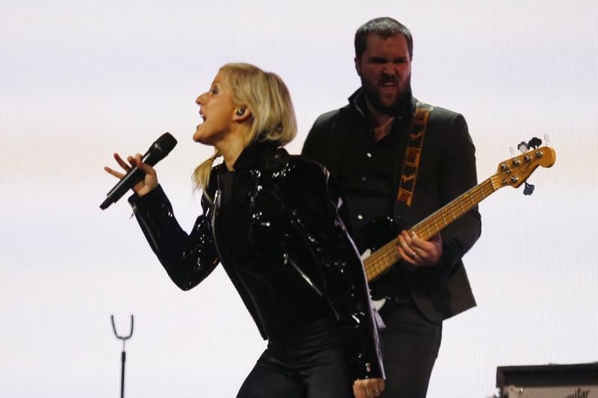 E. Goulding ir C. Harrisas nusifilmavo intymiame muzikiniame klipe