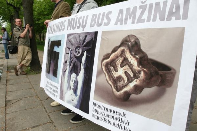 Dėl svastikų Rusija raginama boikotuoti prekes iš Lietuvos
