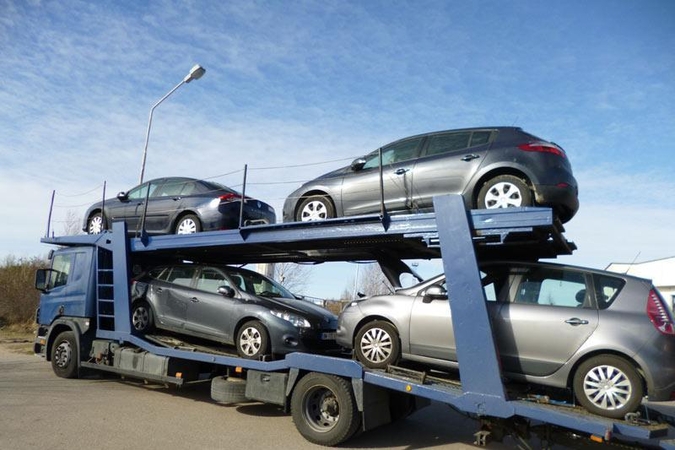 Pasieniečiams iškart įkliuvo net šeši vogti automobiliai