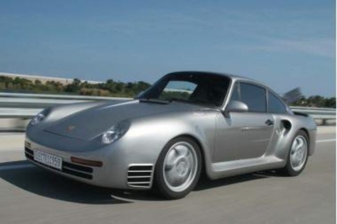 Pirmasis elektra varomas "Porsche"