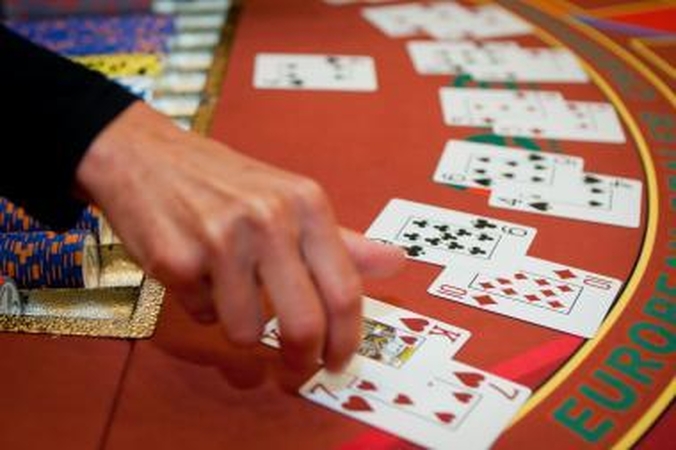 Į Seimo kasą negrąžinusi per trečdalį milijono litų O.Goluskaitė kaltina potraukį lošti