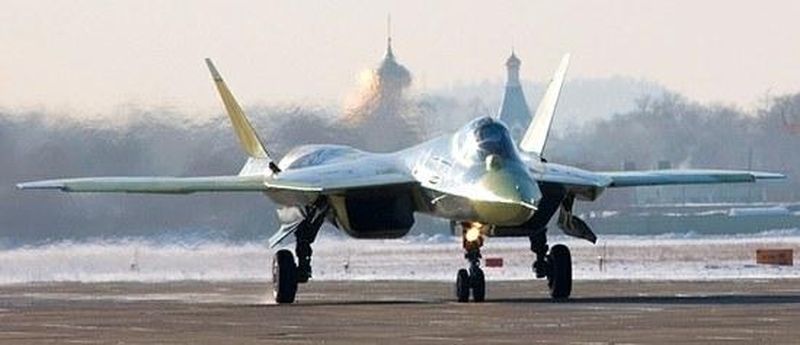 Iranas pagamino naują bepilotį žvalgybos lėktuvą