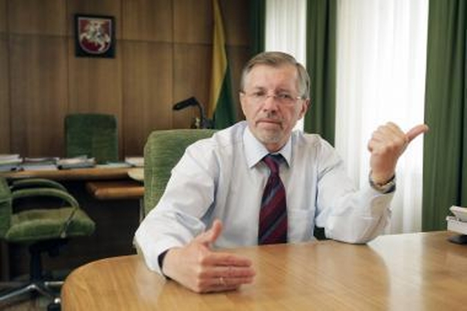 Teismai aiškinasi, kam spręsti G.Kirkilo diplomo likimą