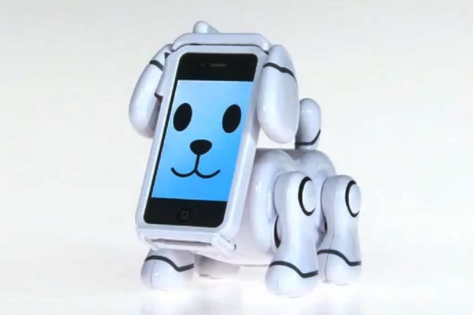 Naujas geriausias žmogaus draugas – šuo-robotas su „iPhone“ snukučiu