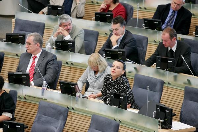 Seimo nariai nenori atsisakyti parlamentinių lėšų