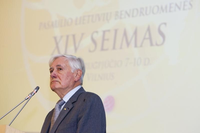 Referendumą dėl AE prezidentas V.Adamkus vadina nesąmone