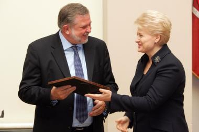 Prezidentė įteikė apdovanojimus pažangiausioms žinių ekonomikos įmonėms
