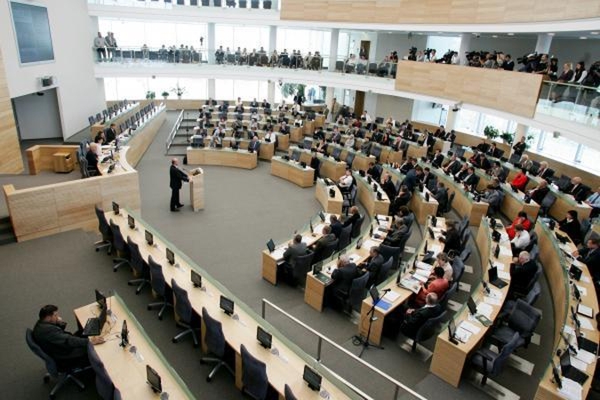Seimas sutiko su Prezidentės siūlymu didinti baudas už ekonominius nusikaltimus