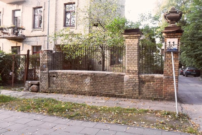 Savivaldybė: pavojų keliančia tvora turi pasirūpinti gyventojai