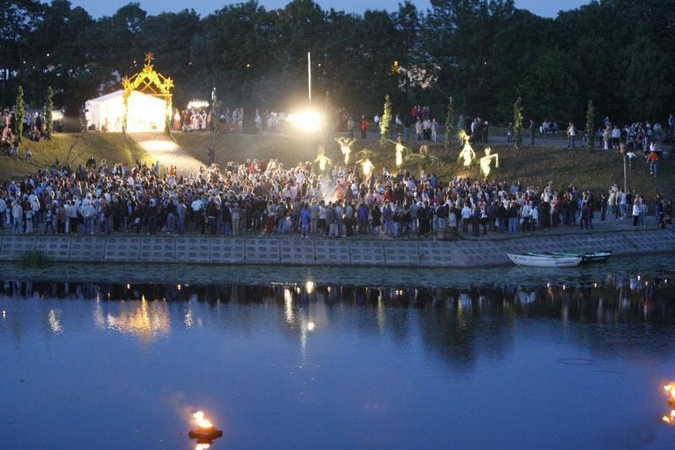 Klaipėdoje degė Joninių laužai