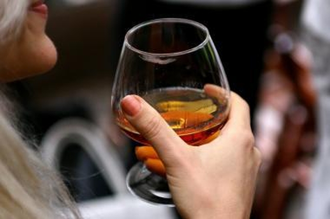Lenkijoje motinai girtaujant iš antro aukšto iškrito pusketverių metų berniukas