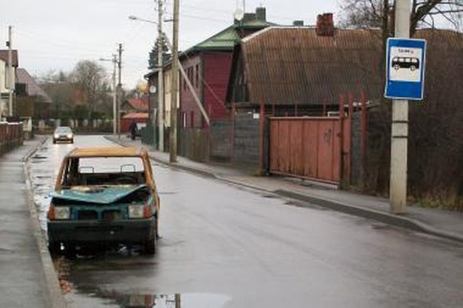 Apleistiems automobiliams gatvė - ne vieta
