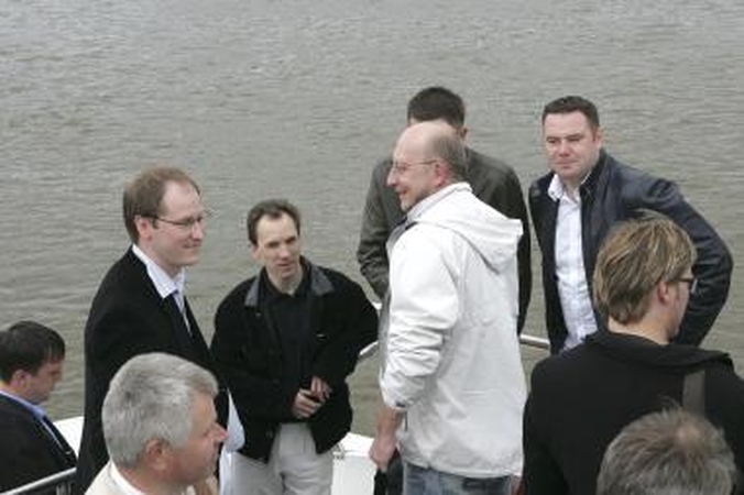 A.Valinsko partija problemas sprendžia laive