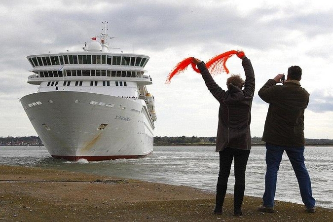 Iš Anglijos išplaukęs laivas pakartos „Titaniko“ kelionę