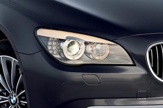 BMW kuria šarvuotį