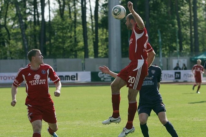 Lietuvos futbolo A lygos lyderis prarado taškus Pakruojyje