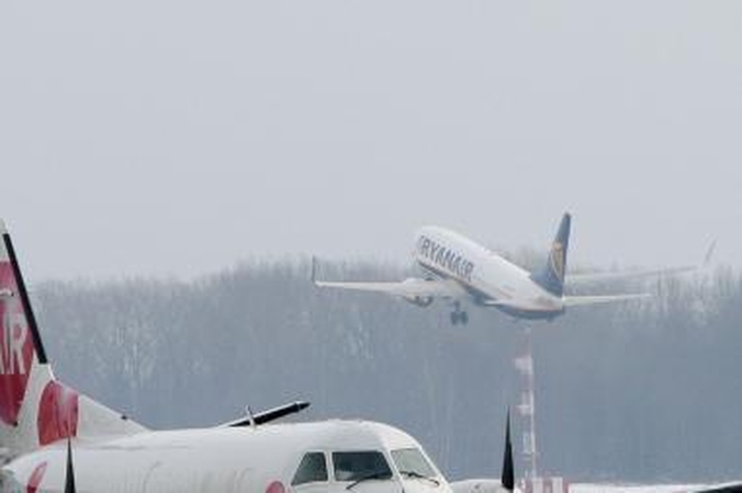 „Ryanair“ klientus ir vėl vilioja nuolaidomis