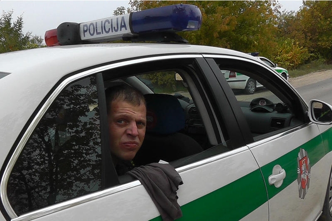 Nuo policijos bėgęs neblaivus vairuotojas siunčiamas į pataisos namus