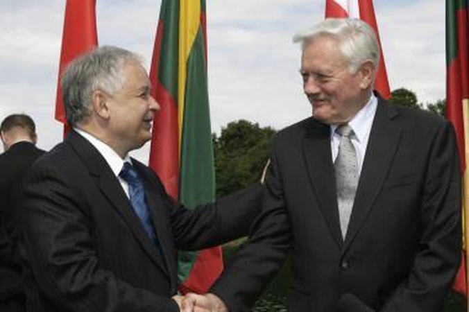 V.Adamkaus prašoma remti Ukrainos poziciją ginče su Rusija