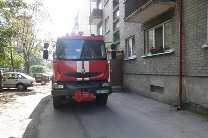 Kelmės rajone užsidegė gyvenamasisnbamas