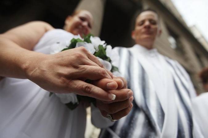 Prancūzijos Katalikų Bažnyčia vėl puola planą dėl gėjų santuokų