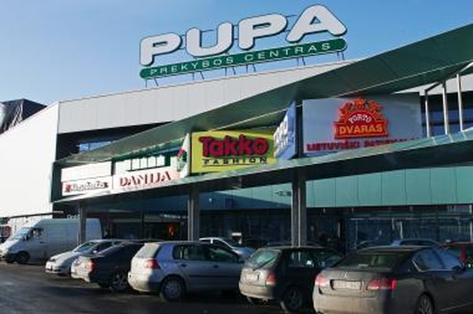 Sostinės Pilaitės prospekte su stulpu pasibučiavo jaunuolio vairuotas automobilis (papildyta)