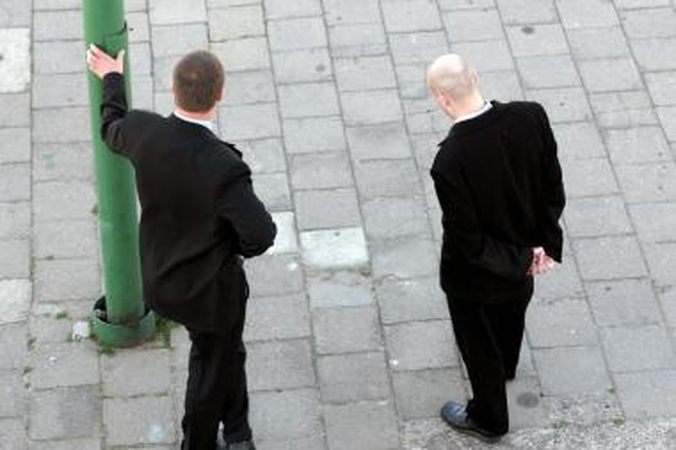 Britams - bauda už lytinių organų demonstravimą ir plekšnojimą per sėdmenis