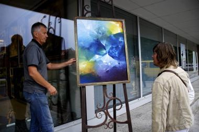 Molbertas gatvėje – kaip kvietimas užeiti