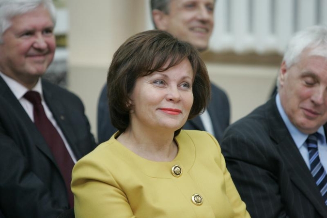 R.Juknevičienė pakvietė Švediją aktyviau dalyvauti karo pratybose