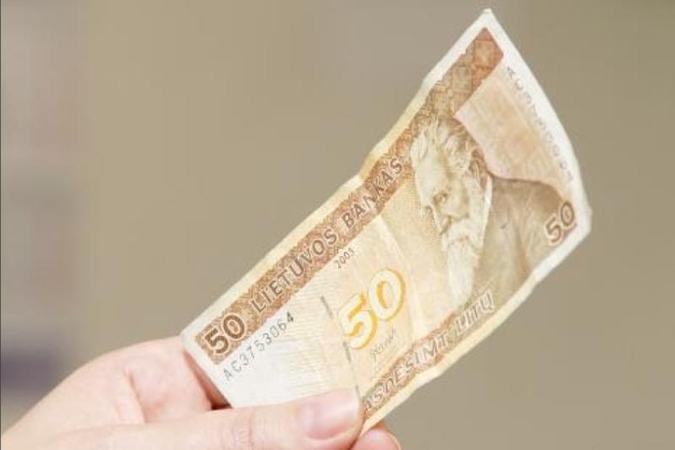 Neblaivus vairuotojas siūlė kyšį policijos pareigūnams