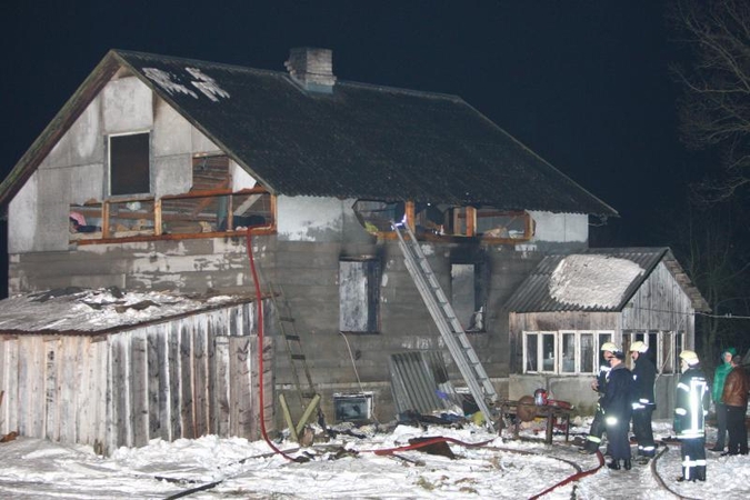 Ilgąjį savaitgalį Lietuvoje kilo per 200 gaisrų, žuvo šeši žmonės