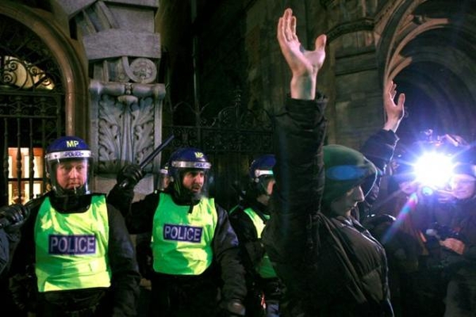 Britą Londone ir Naujojoje Zelandijoje už greičio viršijimą sustabdė tas pats policininkas