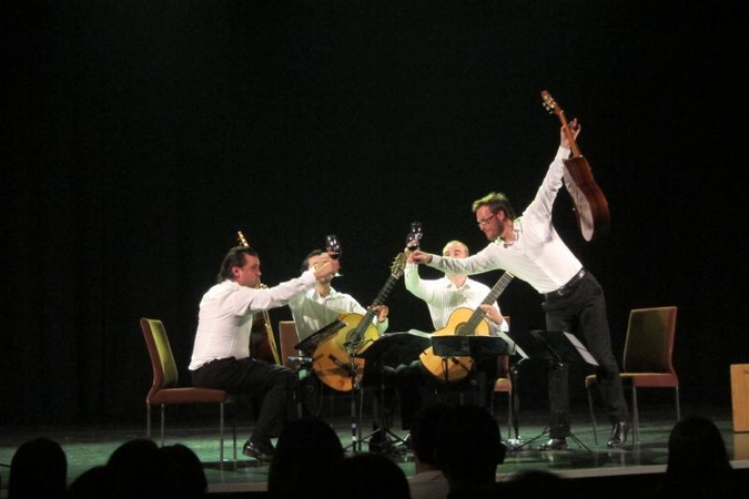 Kiniją stebinęs Baltijos gitarų kvartetas kelsis į Trakus