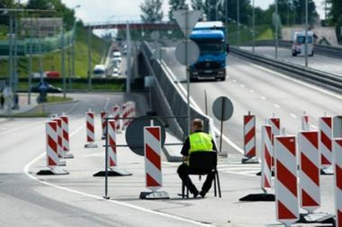 Laikinai keisis eismas Lazdynu tiltu ir Šventaragio gatve