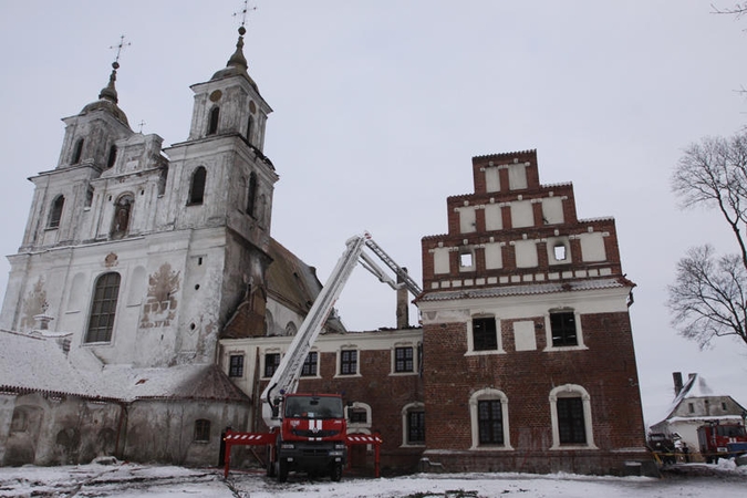Draudikai Tytuvėnų vienuolynui teigia išmokėję 2,2 mln. litų
