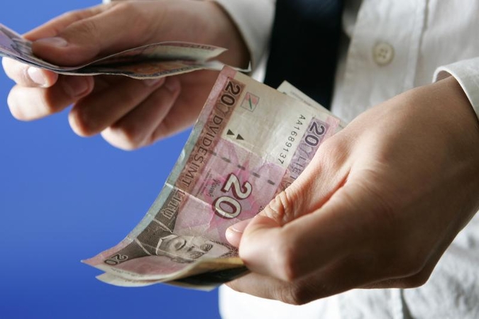 Greitųjų kreditų įmonės direktorius kaltinamas pagrobęs 300 tūkst. Lt