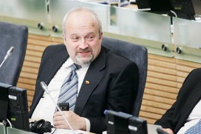 Trečdalis parlamentarų abejoja, ar Lenko korta suderinama su priesaika Lietuvai