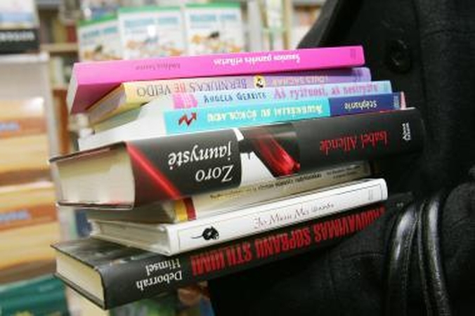 JAV ambasada Lietuvos vardo tūkstantmečio proga dovanoja 1000 knygų Lietuvos bibliotekoms