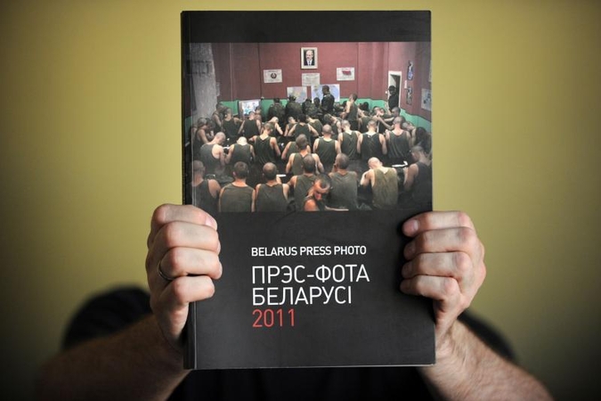 Minskas svarsto, ar uždrausti „ekstremistinę“ fotožurnalistikos knygą